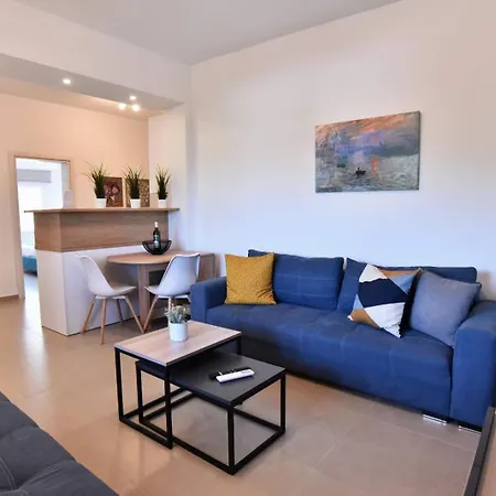 Adams * PalaiónTsiflíkion