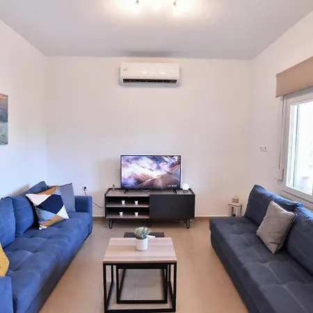 Adams * PalaiónTsiflíkion