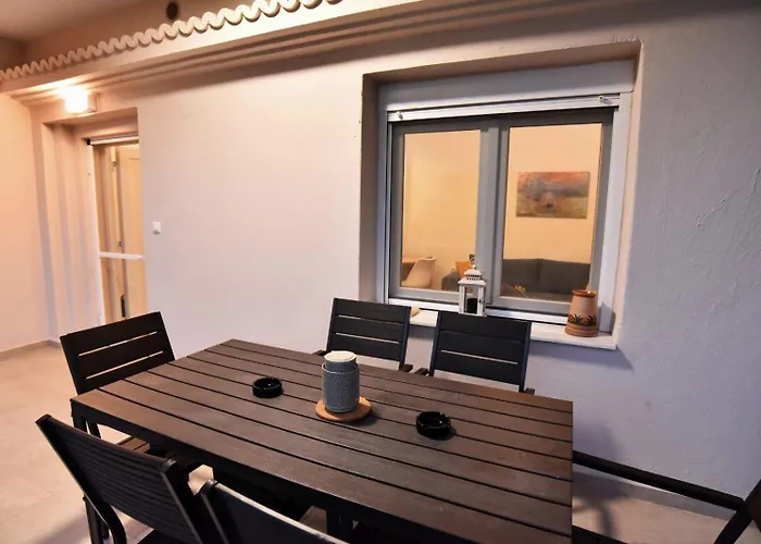 Adams * PalaiónTsiflíkion