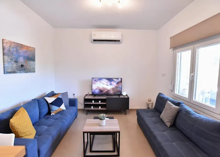 Adams * PalaiónTsiflíkion