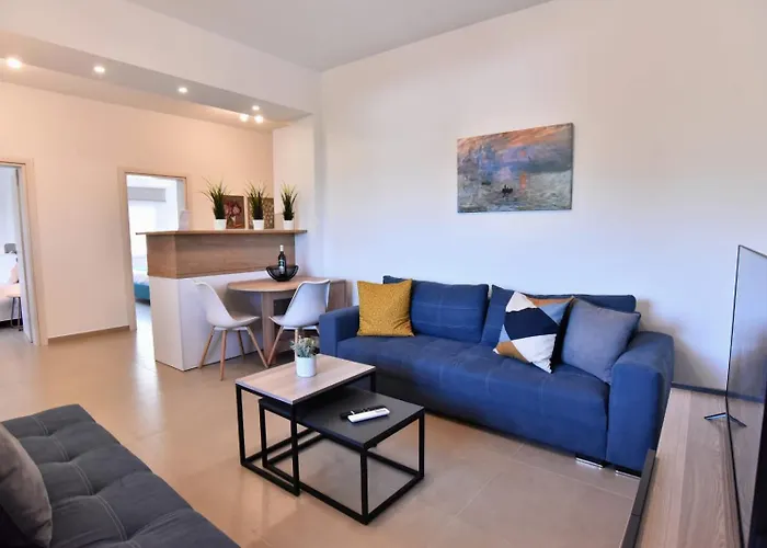 Adams * PalaiónTsiflíkion